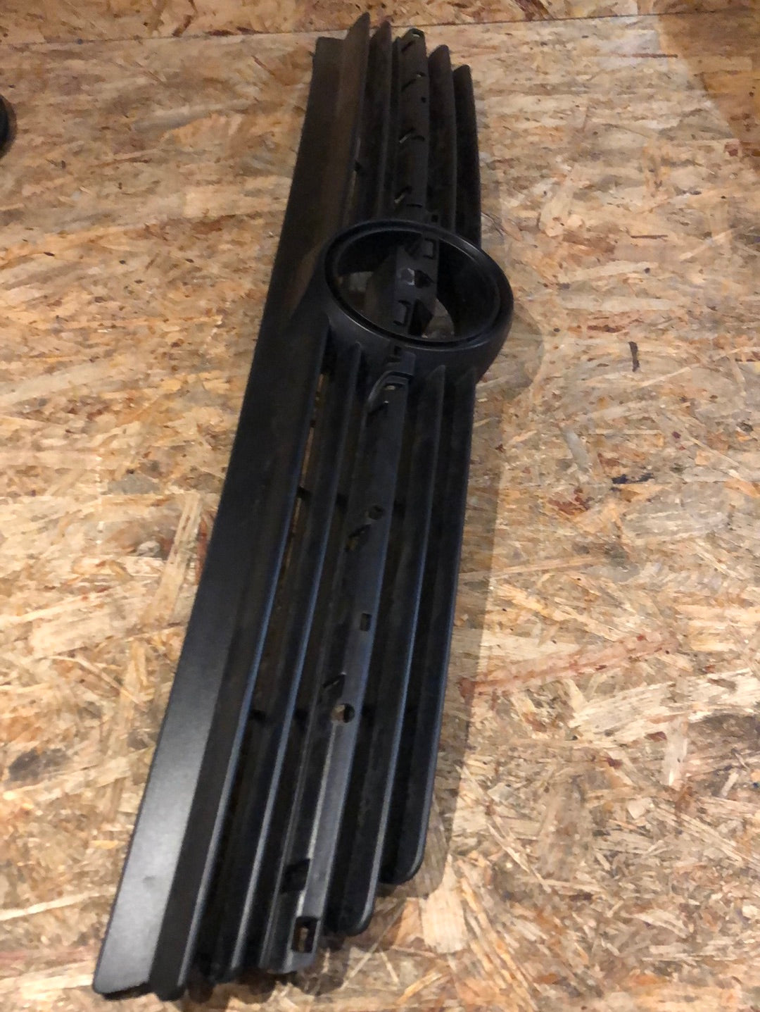 Original GM Opel Vivaro Kühlergrill vorne ohne Emblem Neu
