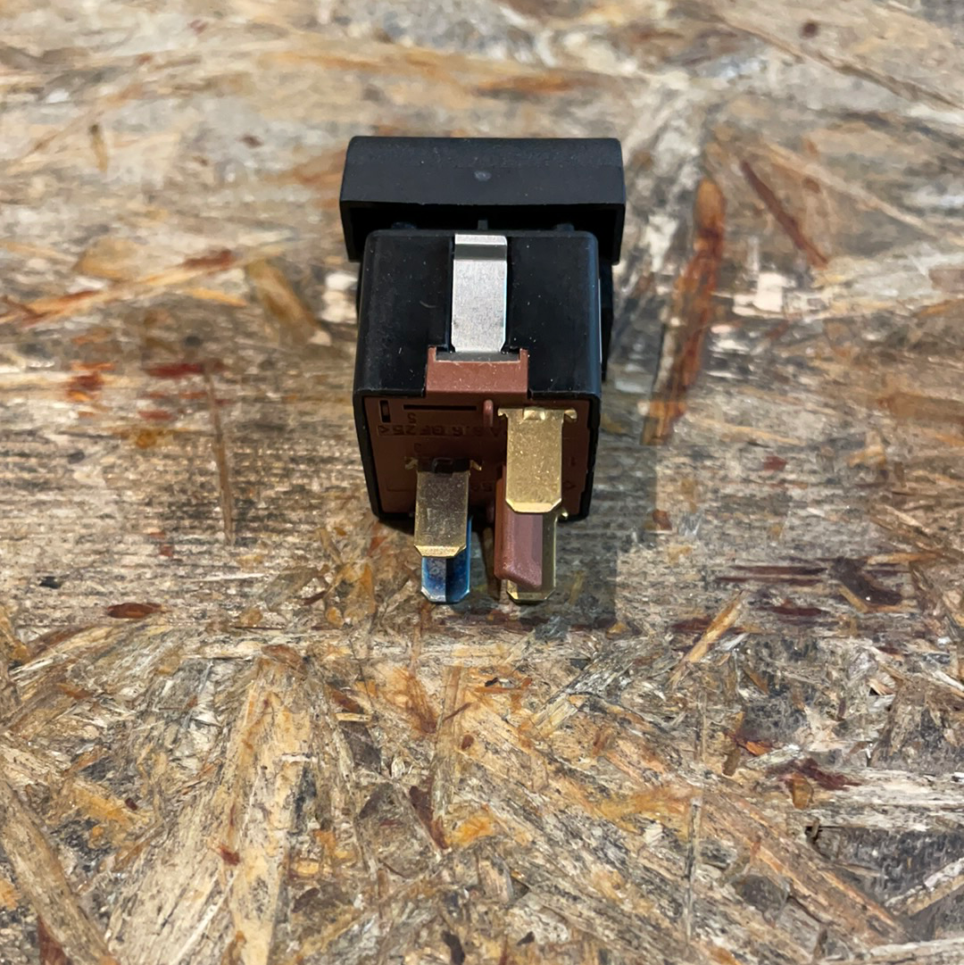 Original GM Omega B Schalter Heizbarer Vordersitz Neu