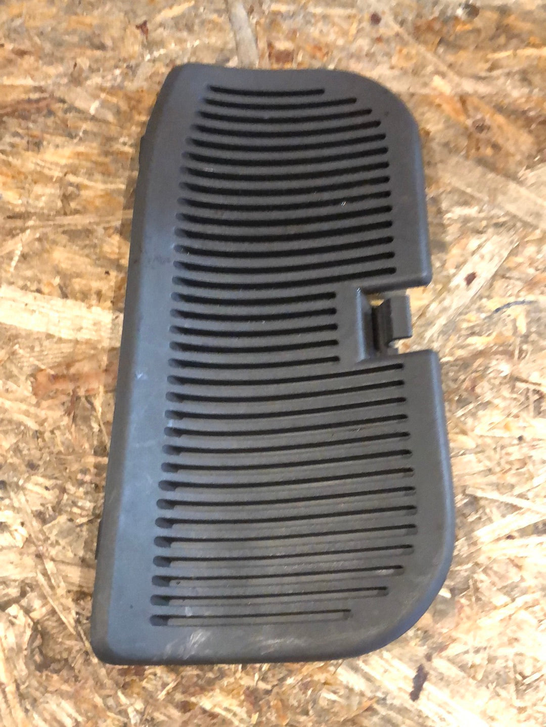 Original GM Opel Astra F Abdeckung Öffnung Heckleuchte links grau Neu