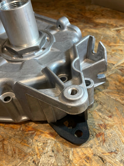 Original GM Opel Omega B 2,5 TD Steuergehäuse Stirndeckel Neu
