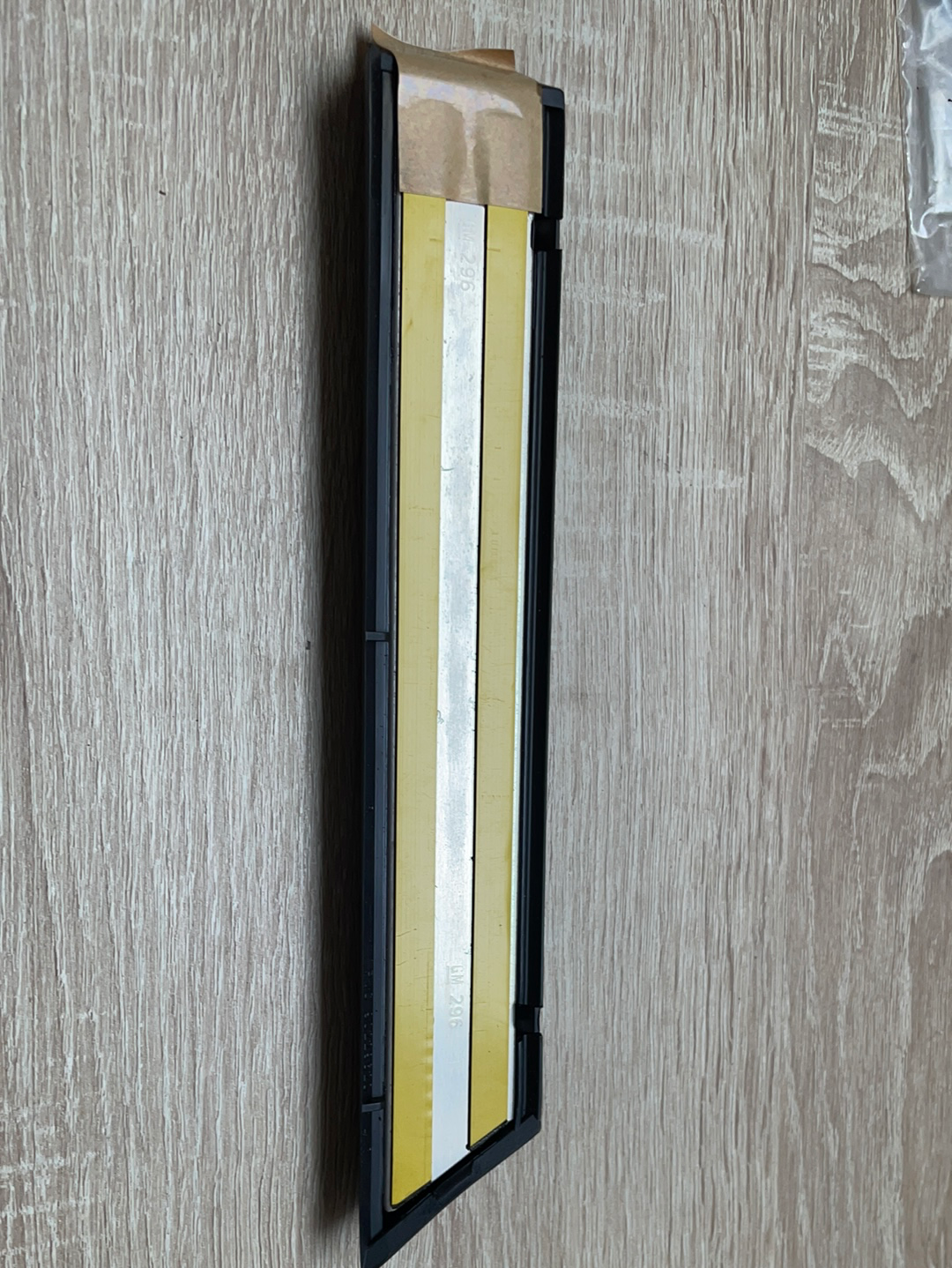 Original GM Opel Omega A Schutzzierleiste Kotflügel vorne rechts schwarz Neu
