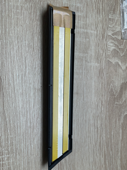 Original GM Opel Omega A Schutzzierleiste Kotflügel vorne rechts schwarz Neu