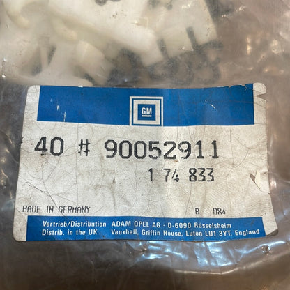 Original GM Opel Kadett D 1979-1984 Klemme Zierleiste Neu