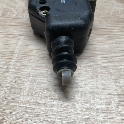 Original GM Opel Corsa A Kadett E Steuerung Zentralverriegelung hinten Neu