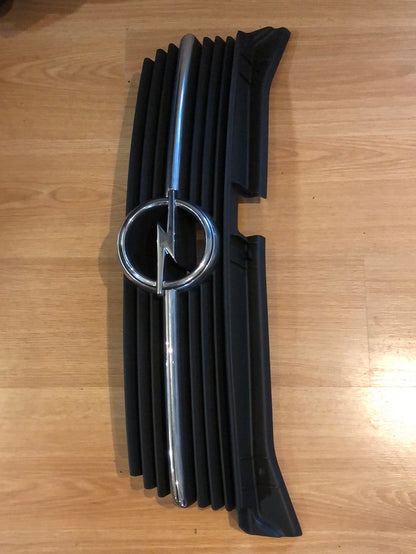 Original GM Opel Omega B 2.5 3.0 Kühlergrill Neu