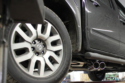 FOX Nissan Navara D40 - 2,5l dCi Endschalldämpfer Sidepipe, Ausgang rechts und links am Fahrzeug - 2x90 Typ 16 rechts/links