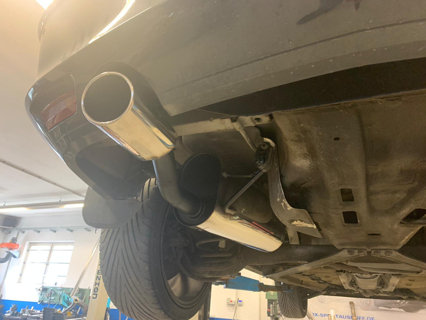 FOX Opel Astra H TwinTop mit Ausschnitt Endschalldämpfer einseitig - 115x85 Typ 32